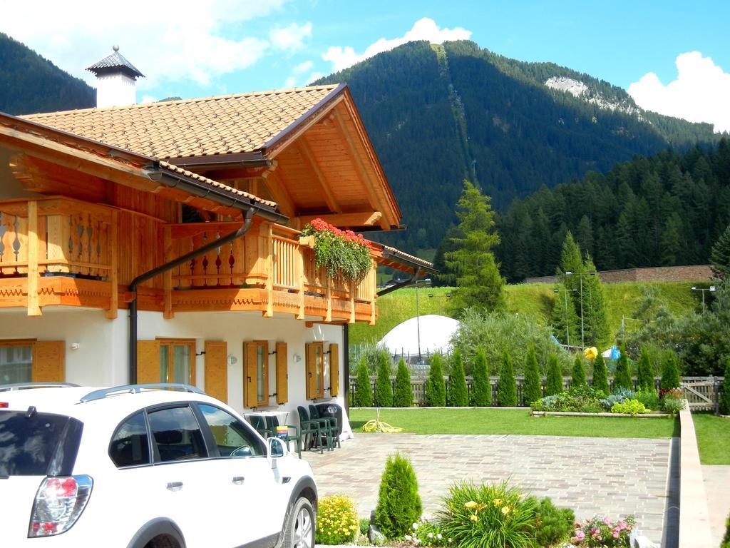 Anna Apartment Pozza di Fassa Exterior photo